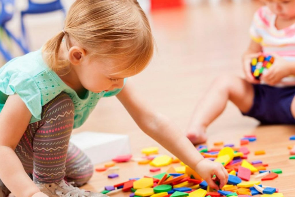 Método Montessori: 8 principios fundamentales que no conocías 5 Los materiales Montessori